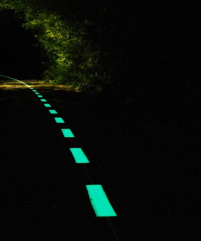 Marquage fluorescent pour augmenter la sécurité de nuit